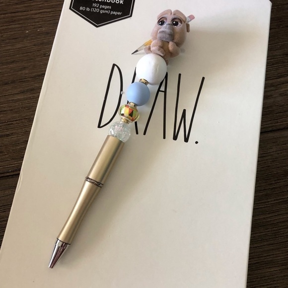 Disney Doorables: Oliver & Company: Francis handmade beaded pen - Picture 2 of 3